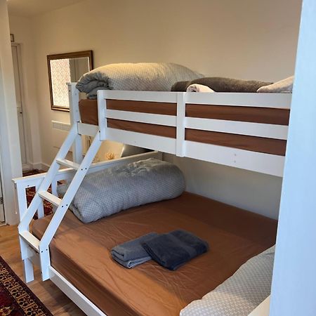 1 Bedroom & Bathroom Dorney Екстериор снимка