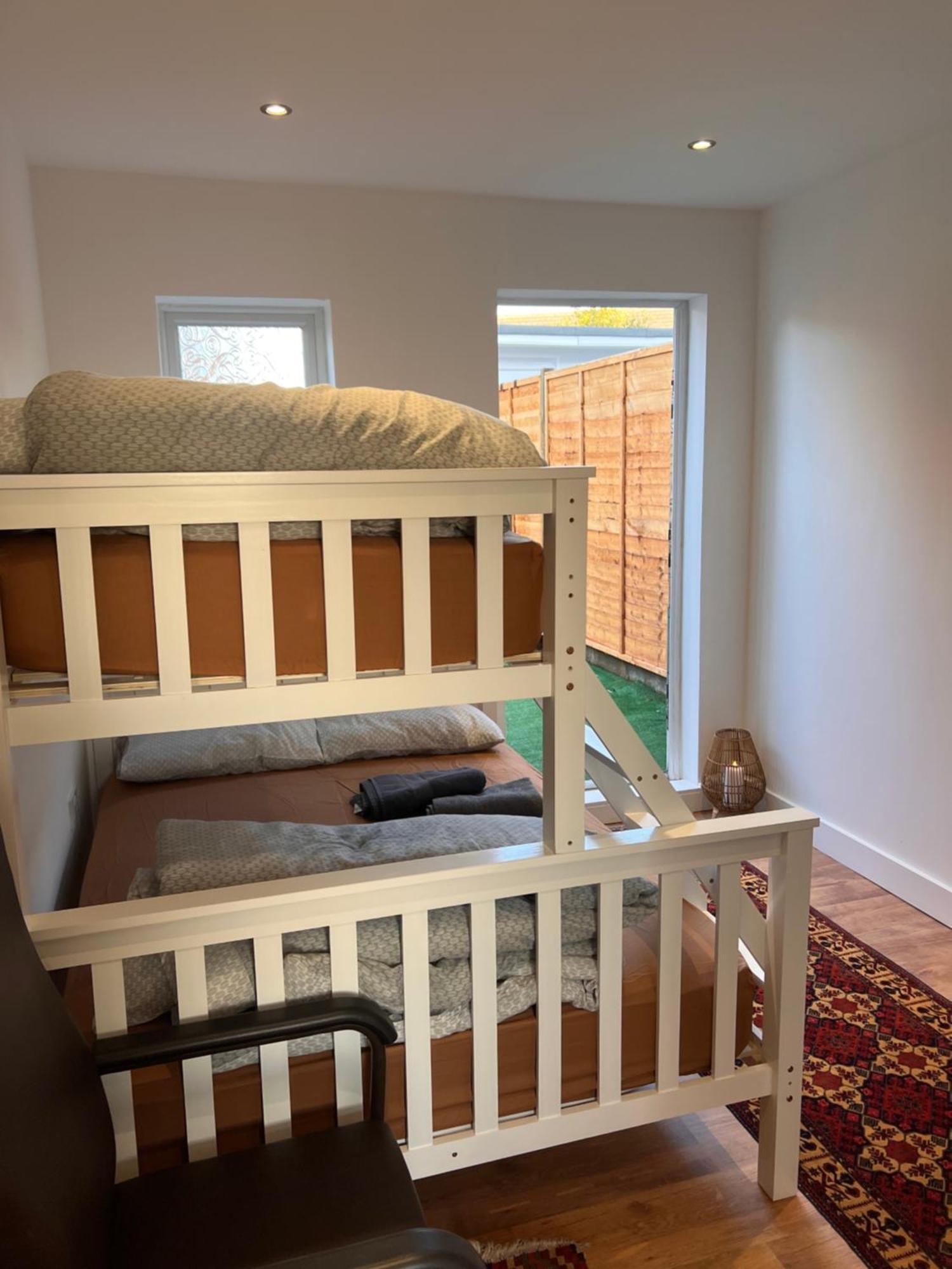 1 Bedroom & Bathroom Dorney Екстериор снимка